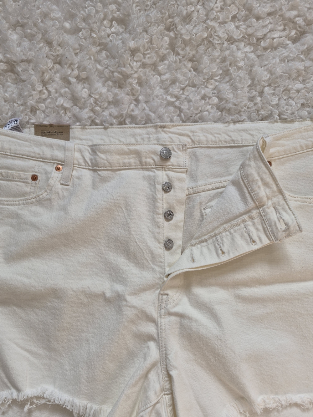 BNWT Levi's 501 Original 24 High Rise Denim Shorts White Cut Off Raw Hem Boho - Picture 5 of 12